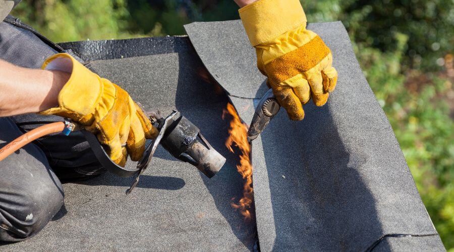 Professional gutter cleaning in Venice, IL